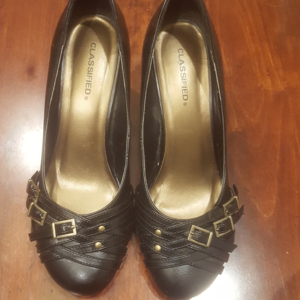 Black Classified Pumps